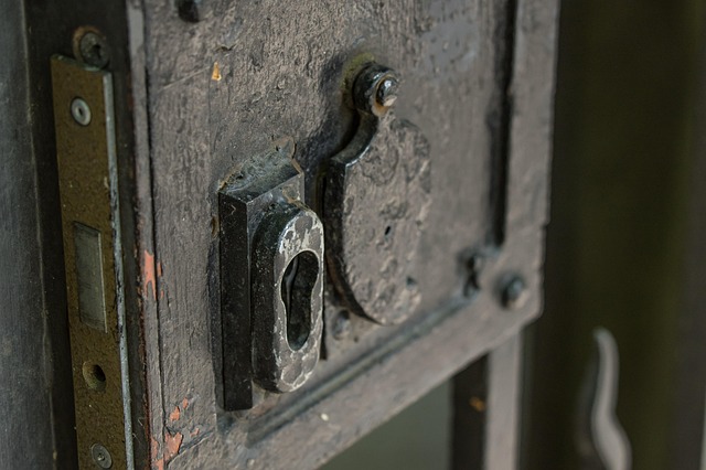 娘の思い出の品がある物置のカギを交換